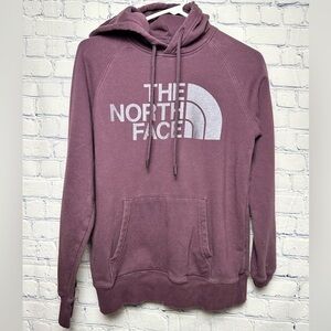 THE NORTH FACE Plum pullover hoodie with front pocket